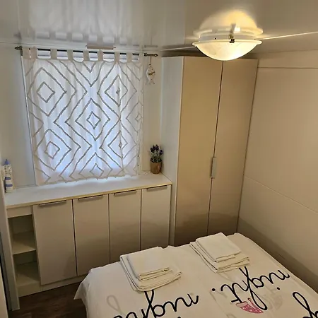 Mobile Sea Fairy , Jezera , Murter * Tisno